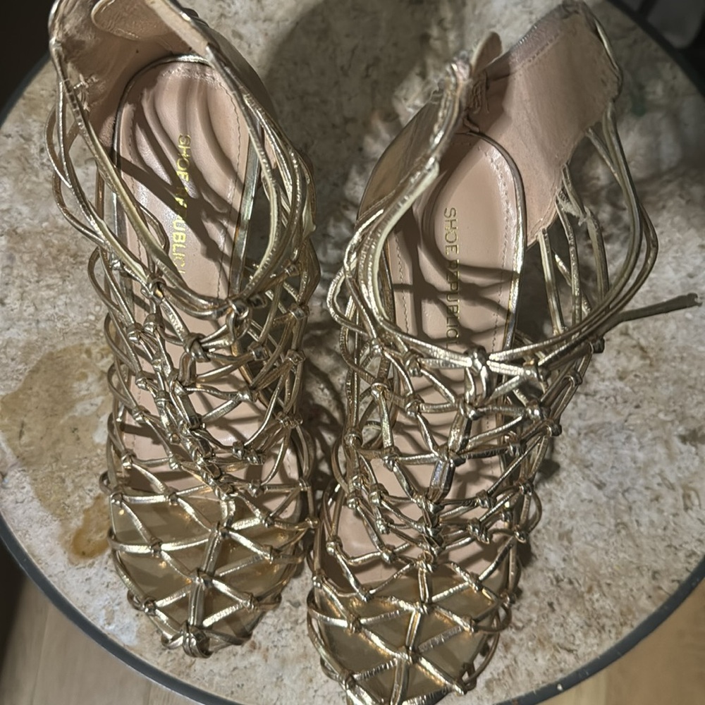 Heels - Picture 3 of 3